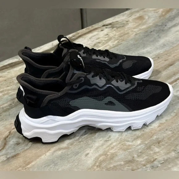 Women’s SOREL Kinetic Breakthru Day Lace Up sneakers- Black/white. Size 9.5 - Picture 4 of 10